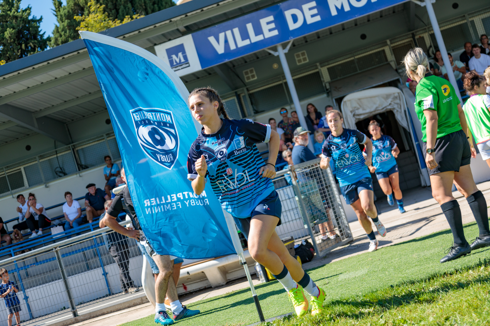 L'équipe féminine du MHRC entre sur le terrain de Sabathé? 