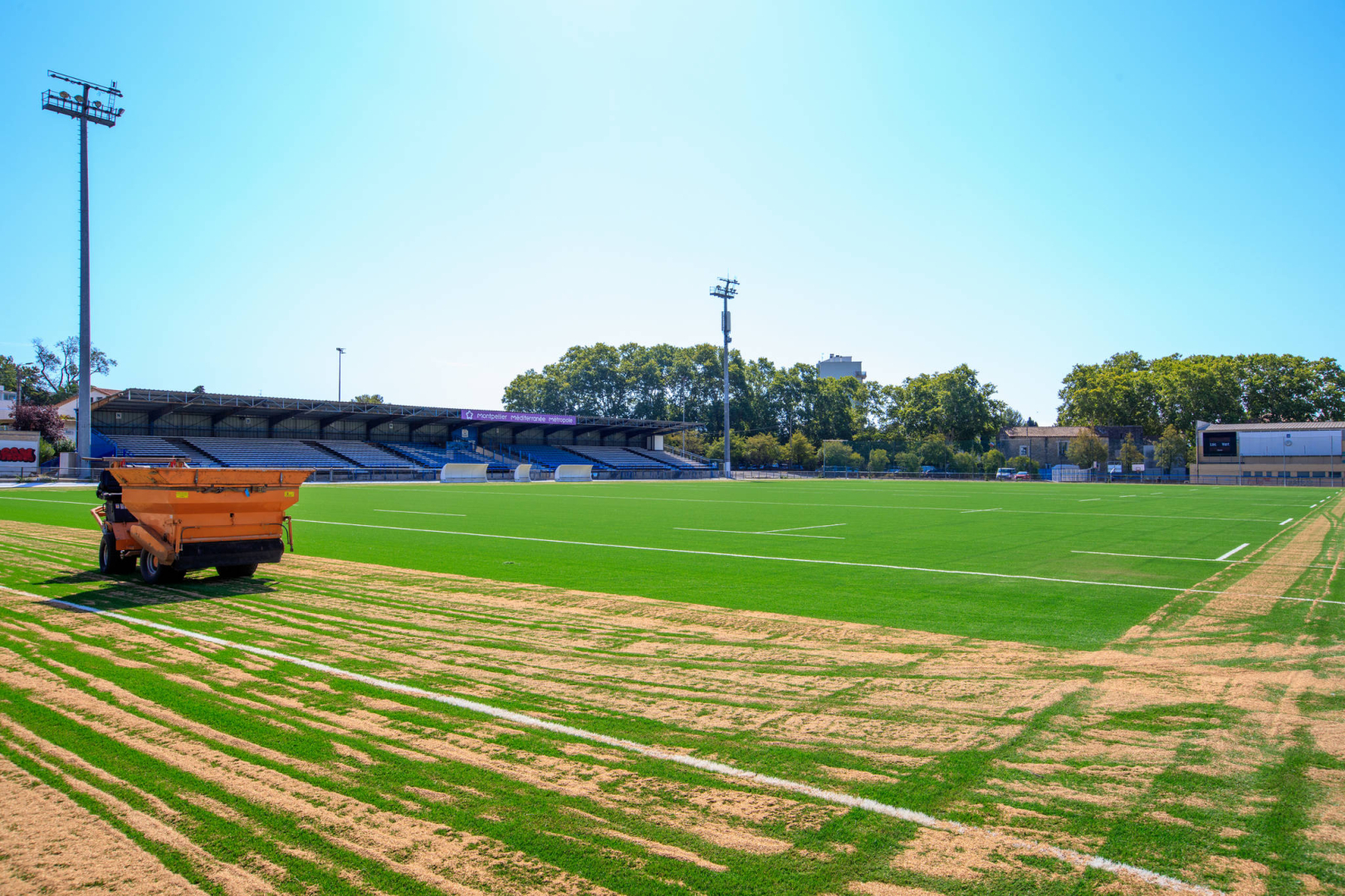 Stade Sabathé rénové avec notamment un nouveau terrain synthétique