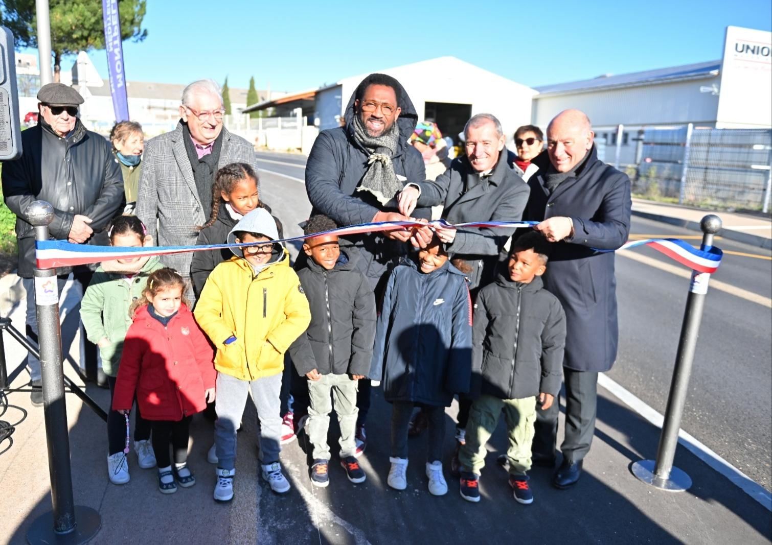 Coupure de ruban pour l'inauguration de l'avenue Kalkar
