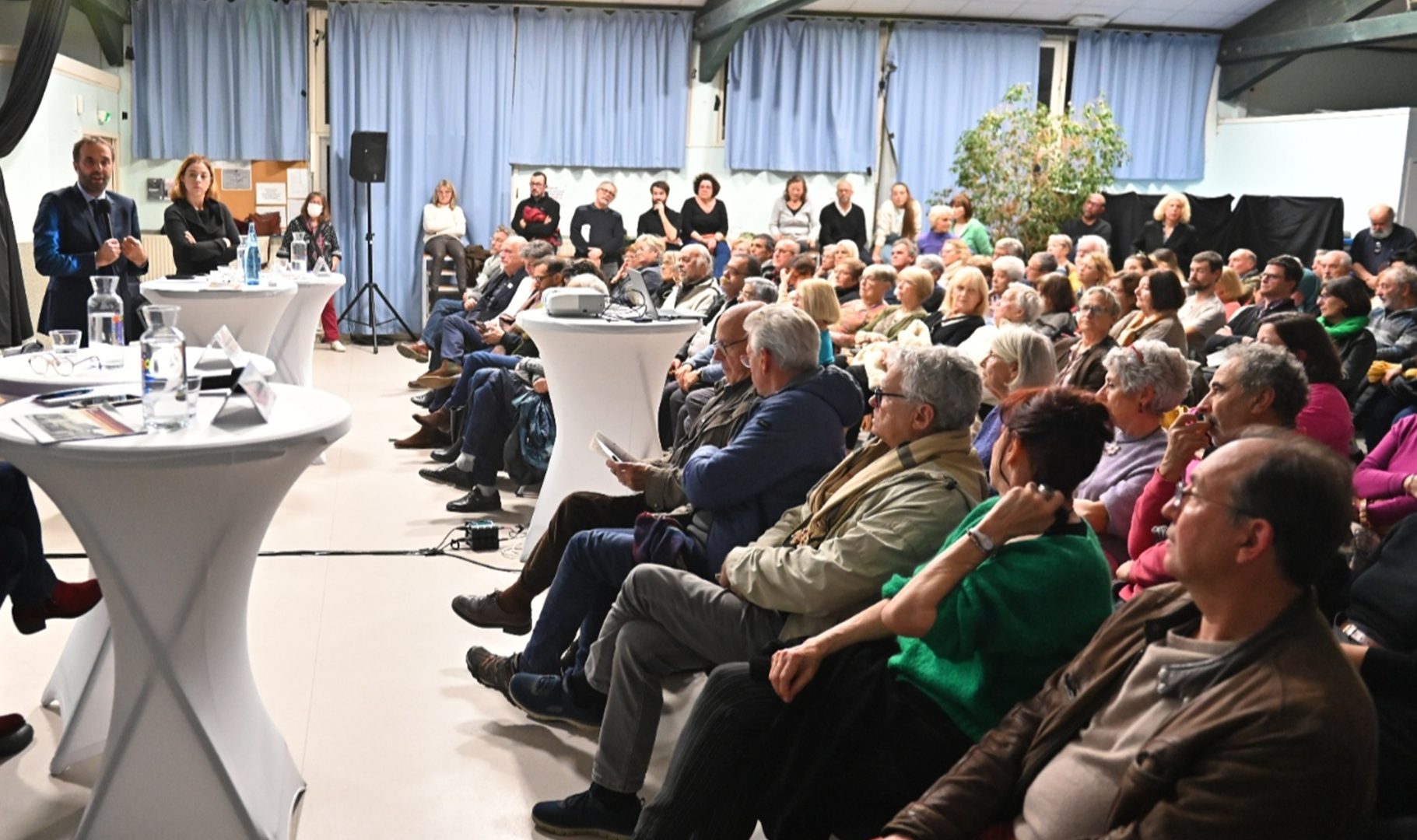 Public présent lors de la réunion publique