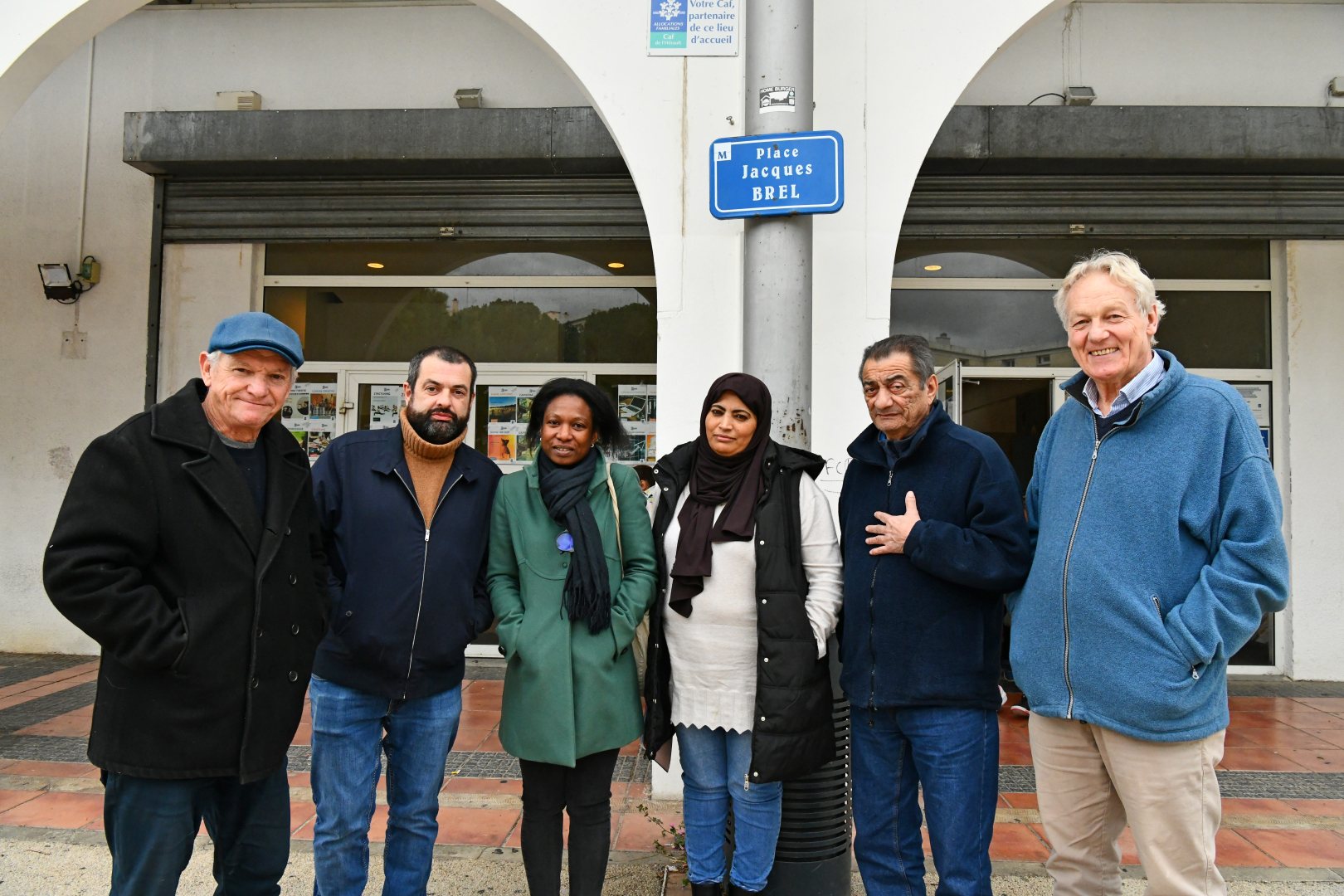 Manuella Delbecq, nouvelle présidente du comité de quartier, entourée d'une partie des membres du bureau
