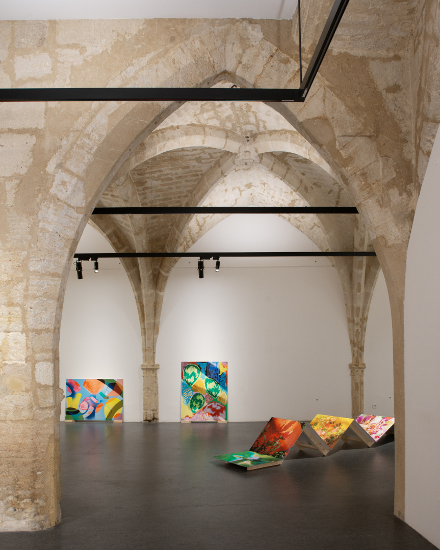 La lumière et les couleurs de la Méditerranée sous les arches médiévales de Saint-Ravy