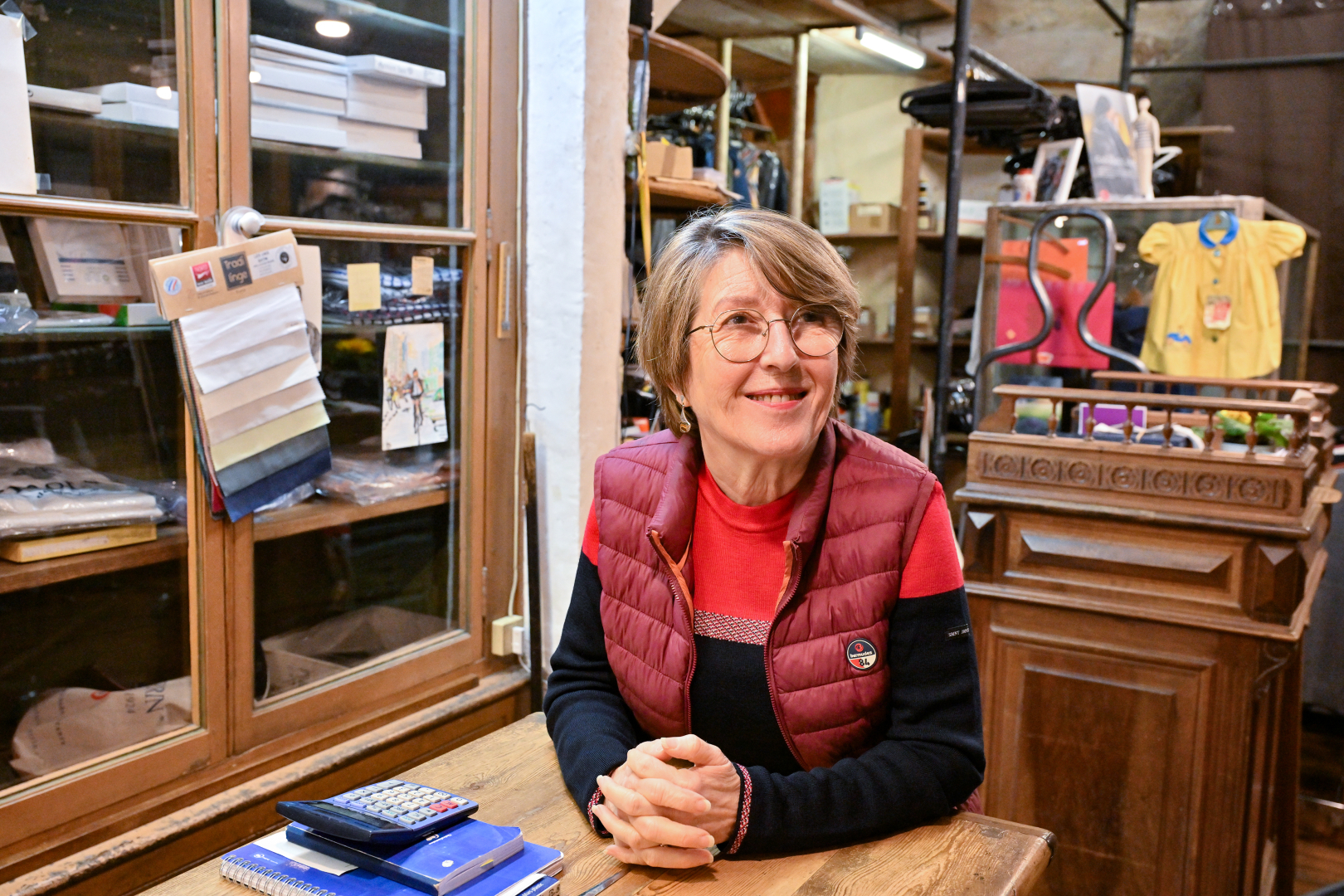 Catherine Bancarel derrière son comptoir