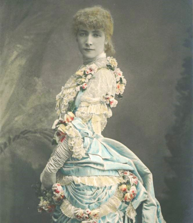 Sarah Bernardht dans un costume de Froufrou