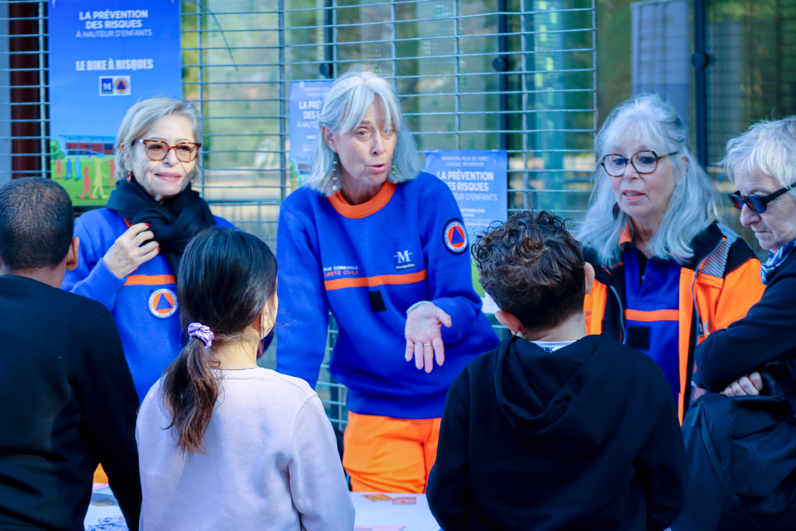 stand réserve communale bénévoles enfants affiches 
