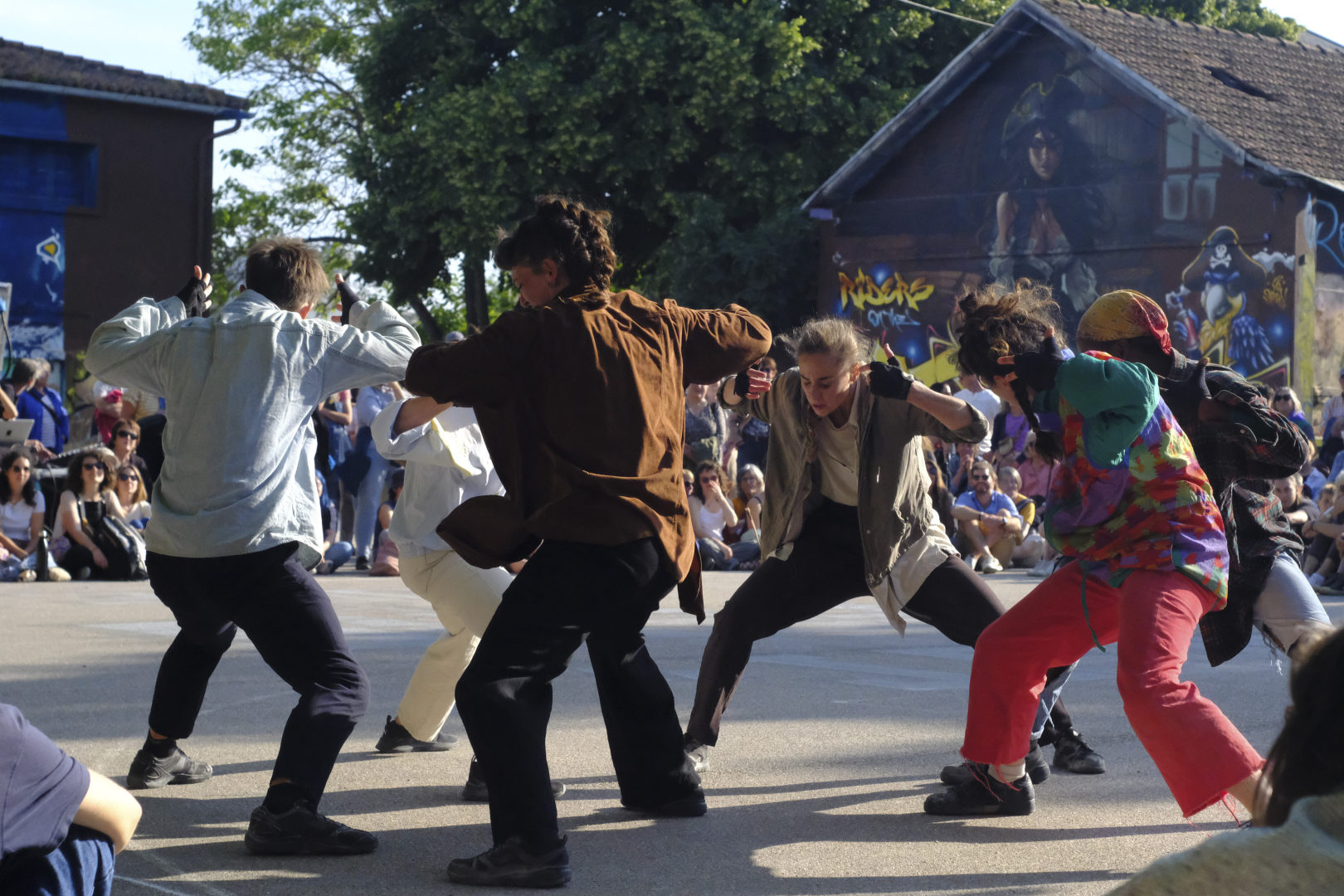 À l'ouest, la compagnie de danse Point bart présentera à 14h le spectacle "Fièvre" à Ovalie