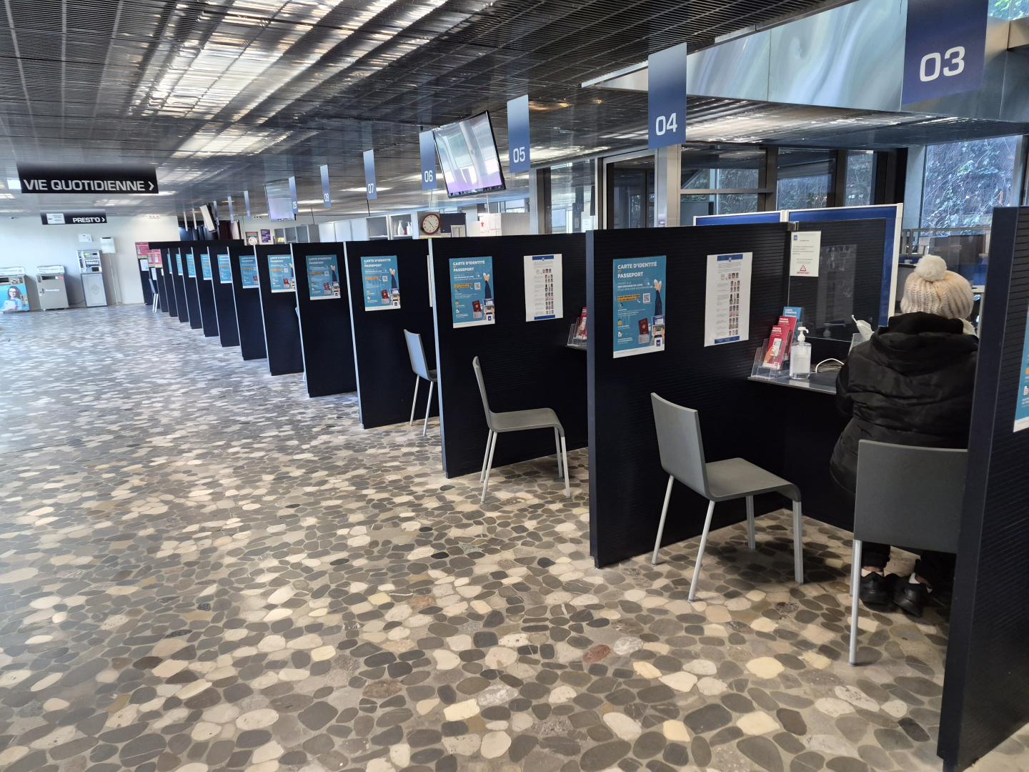 guichets du service vie quotidienne et état civil de l'hôtel de ville de Montpellier