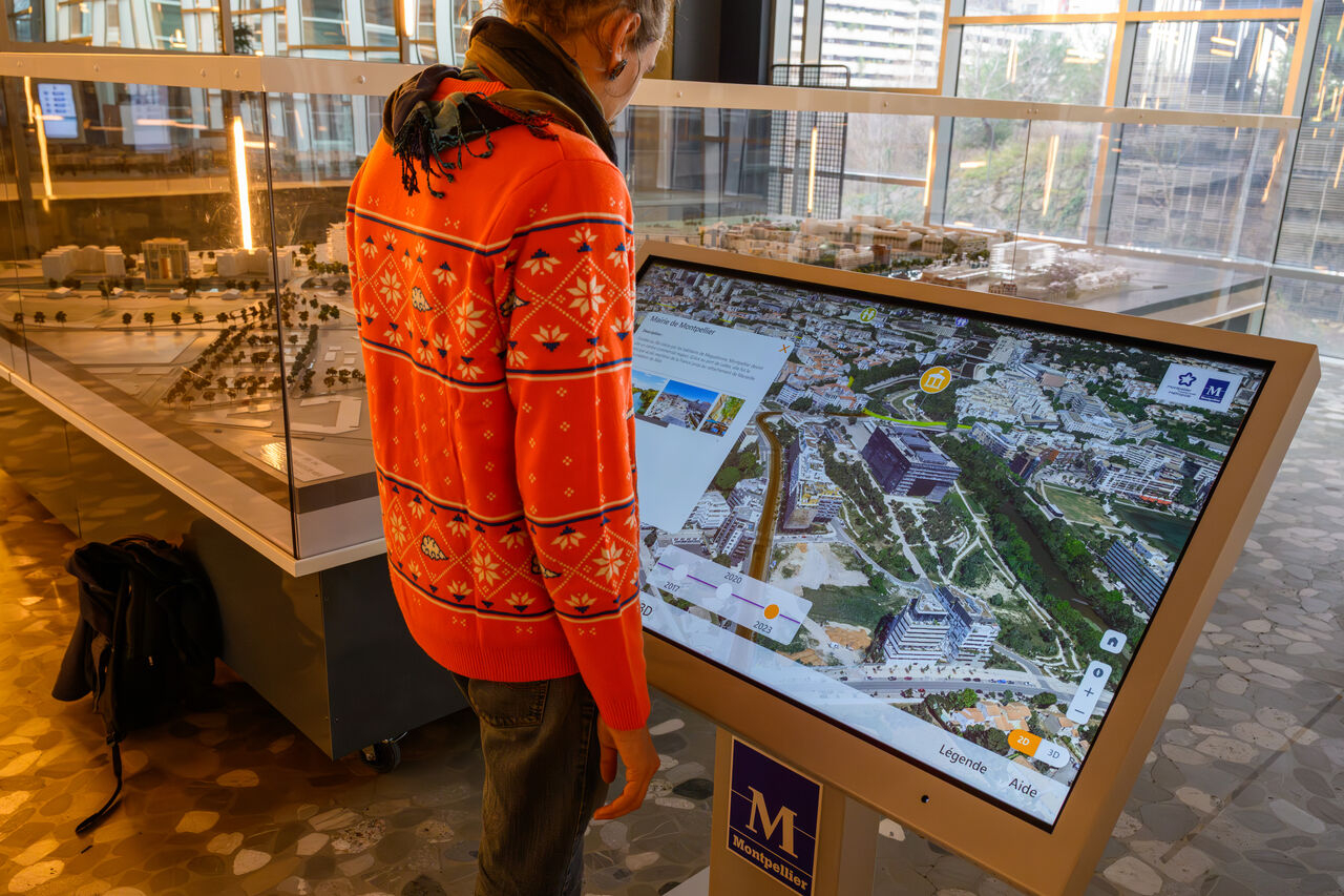 Borne 3D dans le hall de l'hôtel de Ville