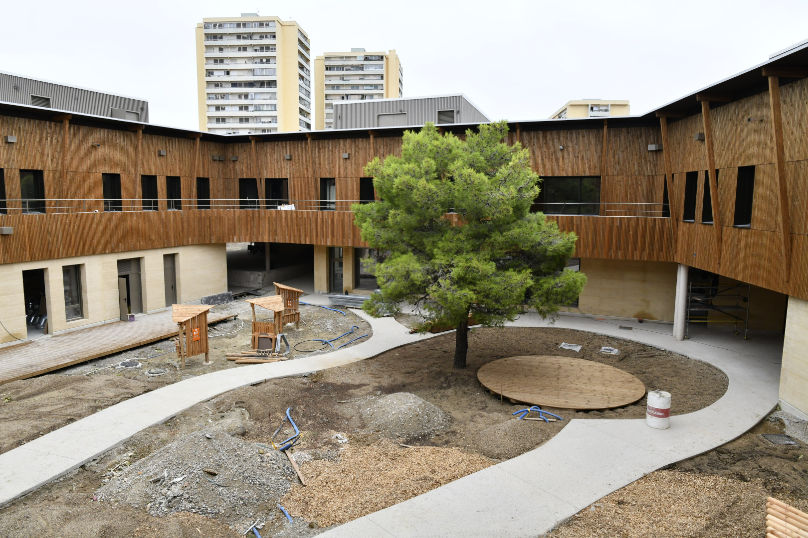 cour de la maternelle du pôle éducatif des Halles Nord