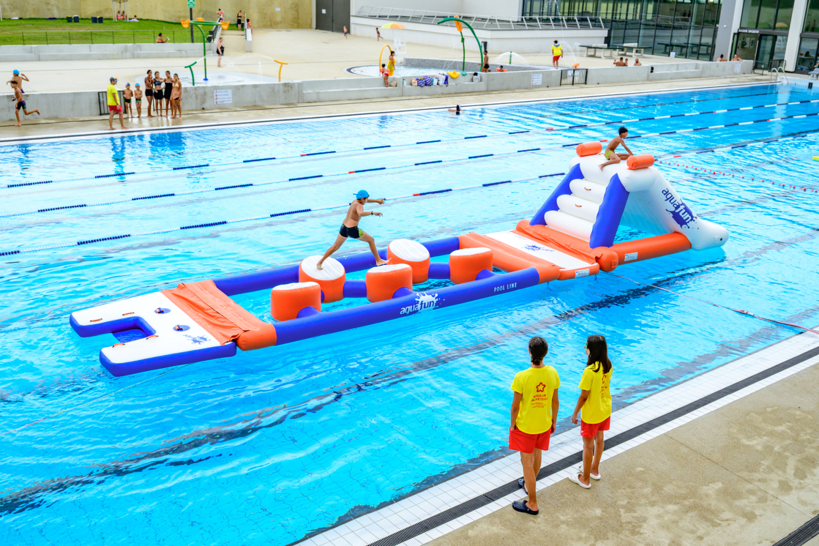 bassin extérieur jeu aquatique gonflable 