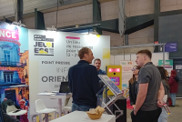 Photo du stand de la ville métropole au salon étudiant