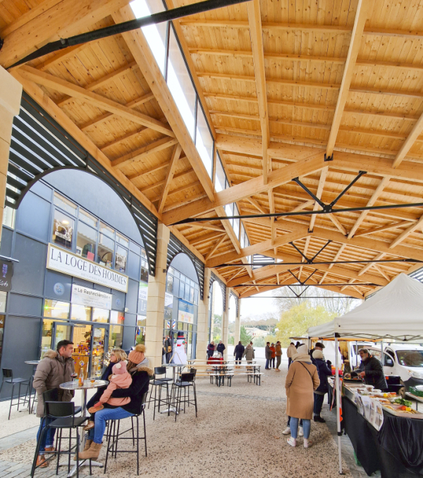 Les halles et ses commerces