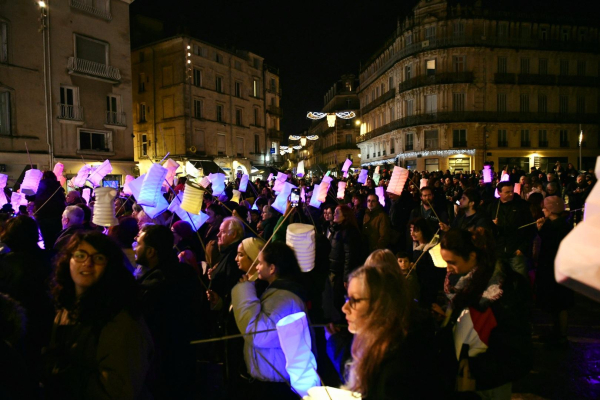 Parade des lucioles depuis la place des Martyrs de la Résistance