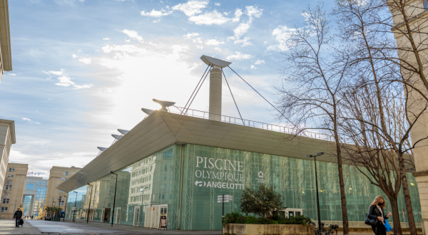 Façade de la piscine olympique 