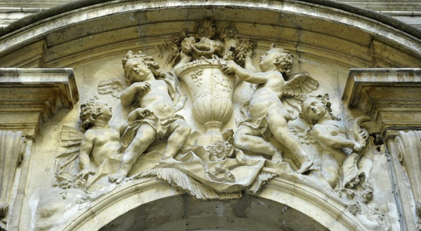 statues