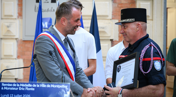 Le Maire remet la médaille