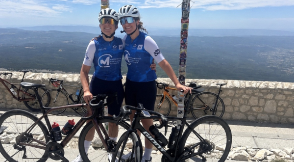 cyclistes femmes en haut du mont Ventoux 