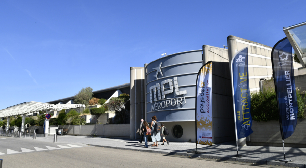le parvis de l'aéroport 