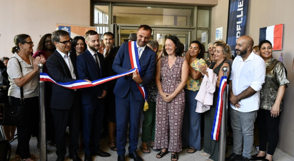 coupure ruban officiel crèche Louise Guiraud